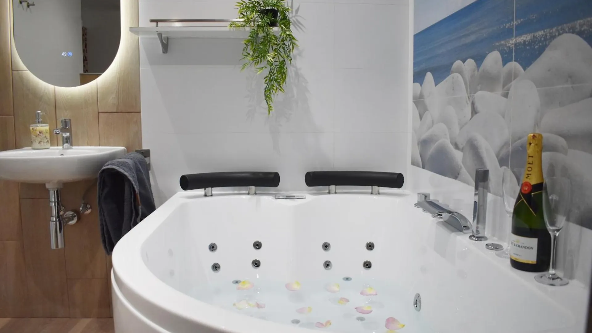 Apartment With Jacuzzi En Torremolinos, Garipolo 1 By Namaste Elite 0*, Torremolinos Spain