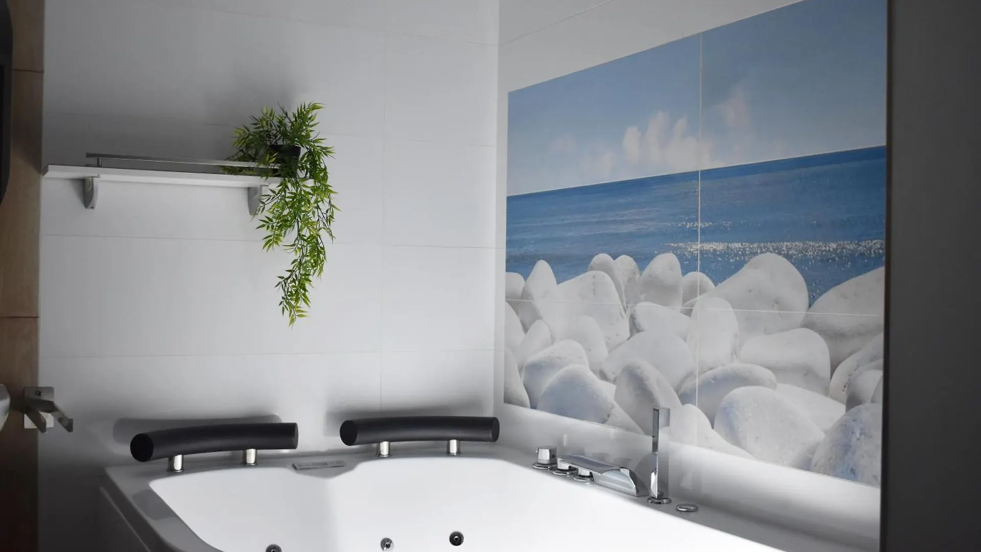 Apartment With Jacuzzi En Torremolinos, Garipolo 1 By Namaste Elite