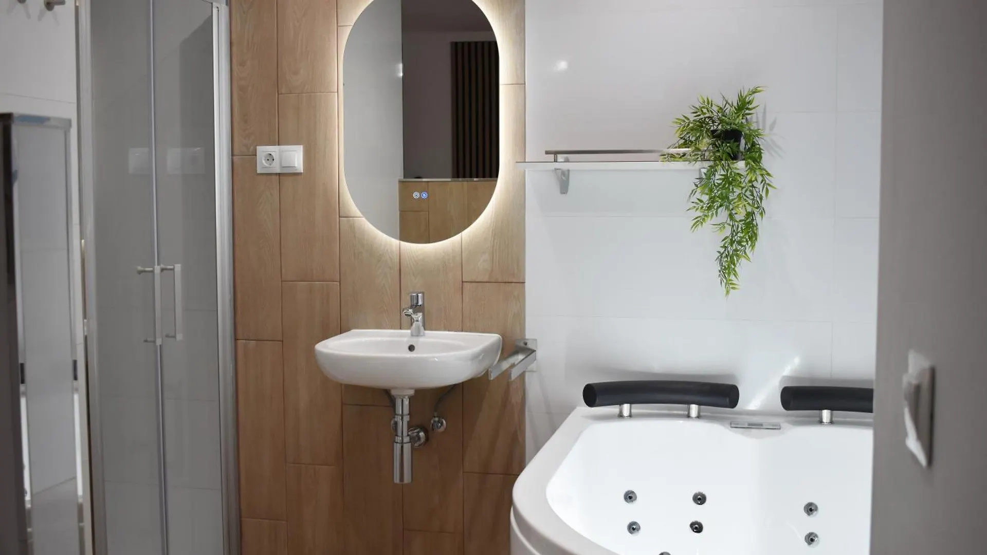 Apartment With Jacuzzi En Torremolinos, Garipolo 1 By Namaste Elite Spain