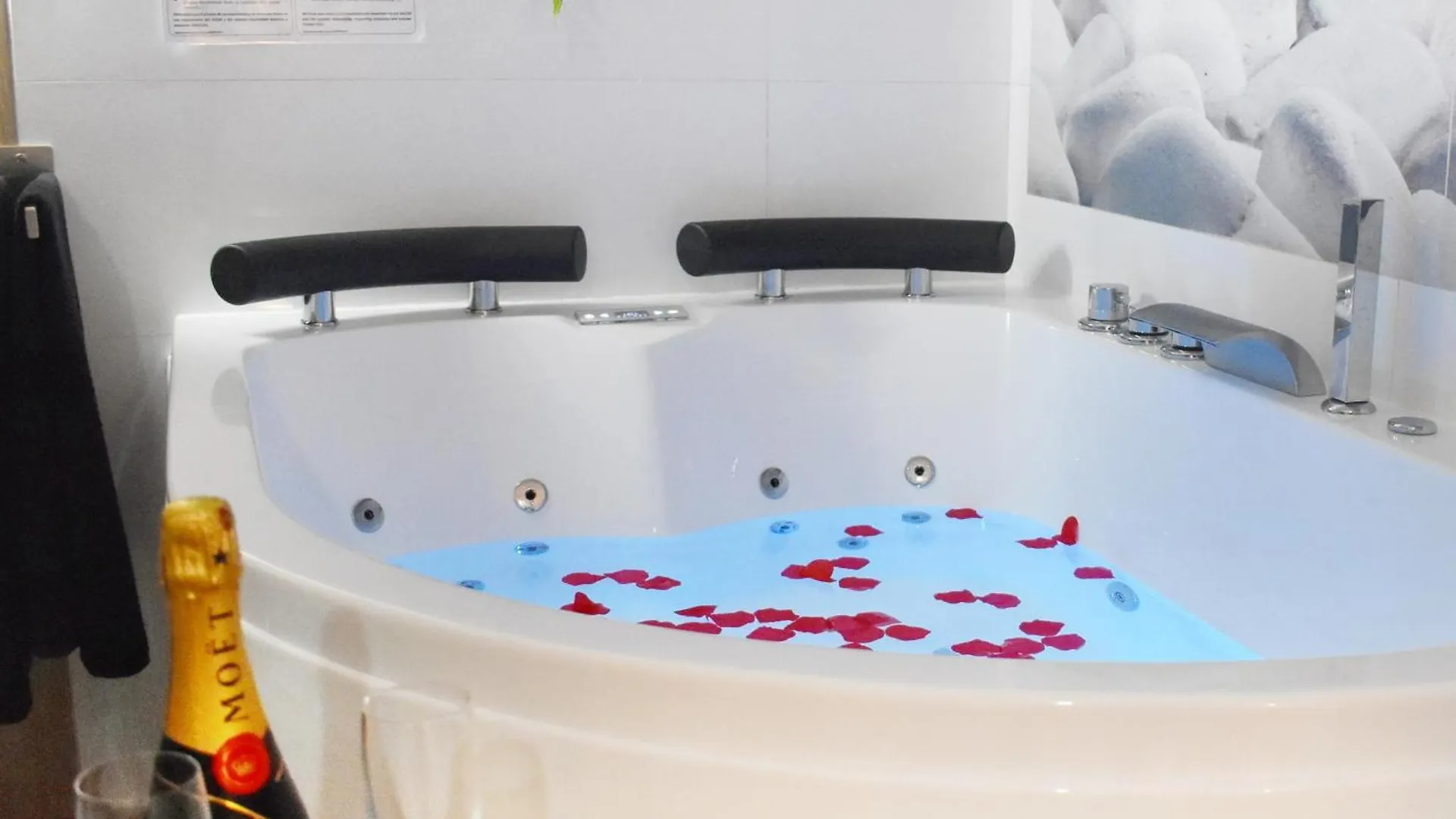 Apartment With Jacuzzi En Torremolinos, Garipolo 1 By Namaste Elite  Torremolinos