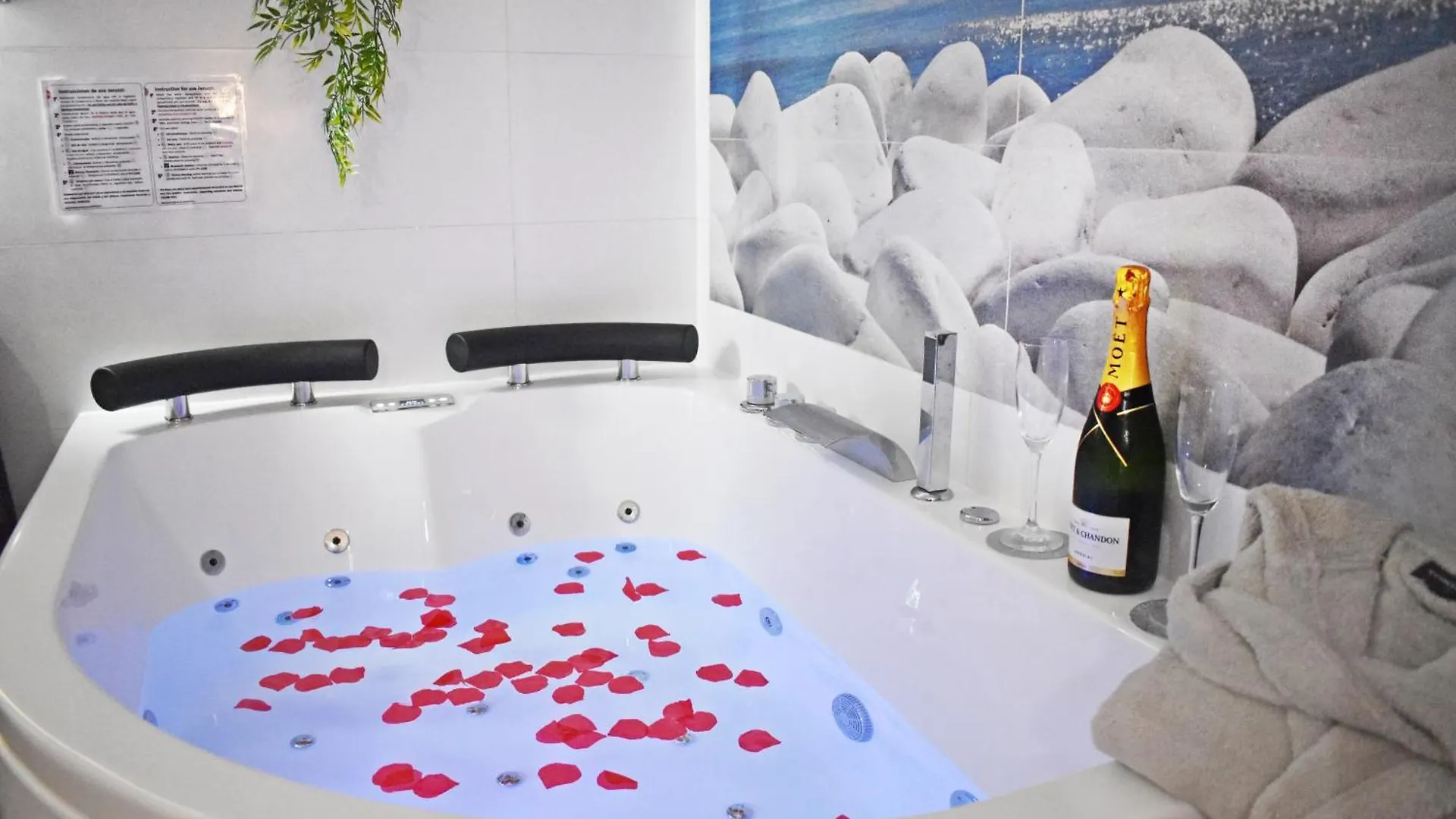 Apartment With Jacuzzi En Torremolinos, Garipolo 1 By Namaste Elite Spagna