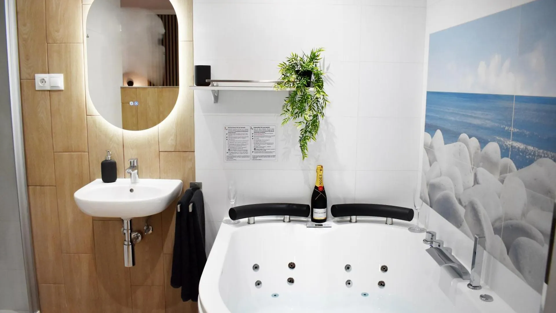 Apartment With Jacuzzi En Torremolinos, Garipolo 1 By Namaste Elite