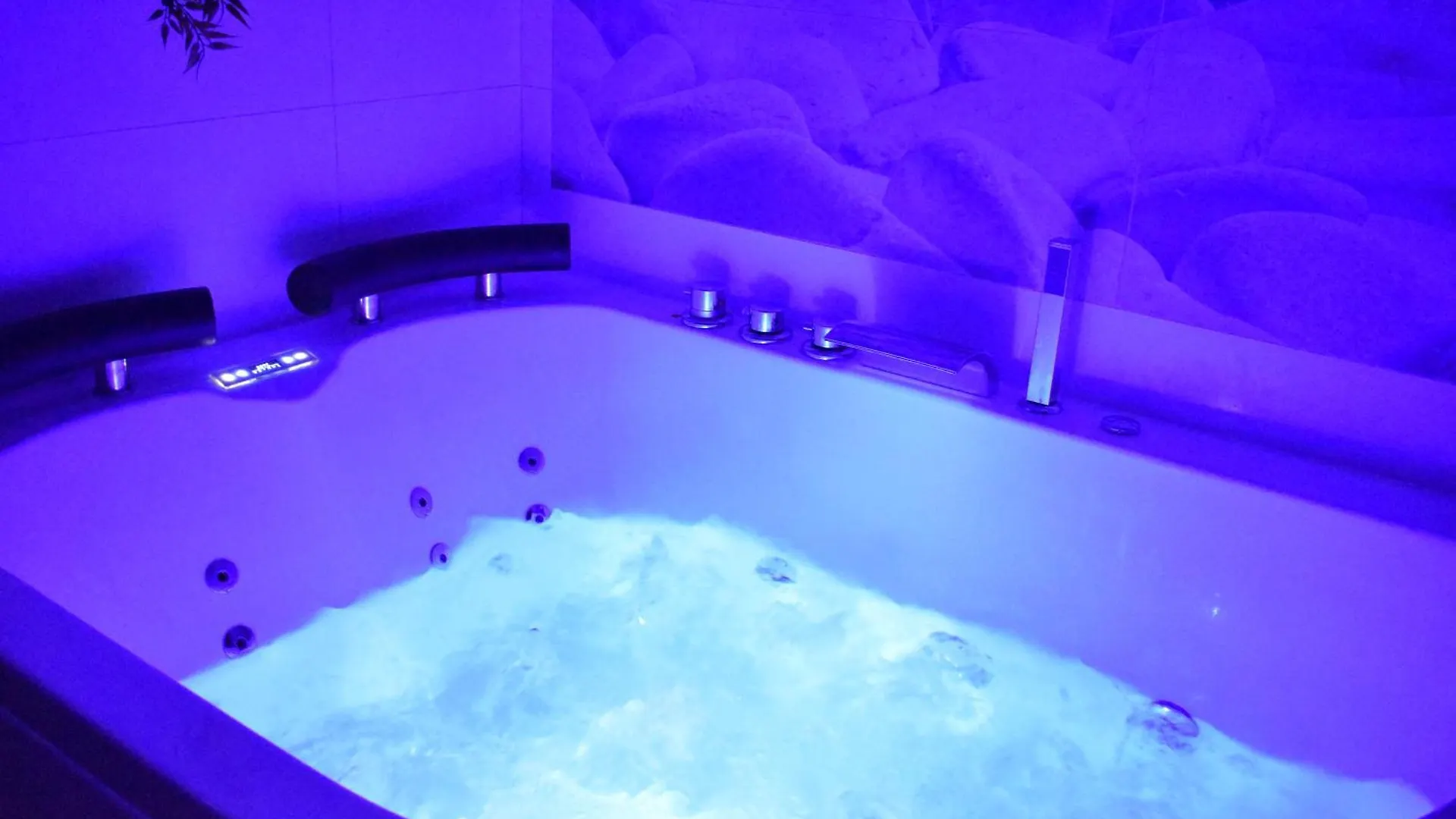 Apartment With Jacuzzi En Torremolinos, Garipolo 1 By Namaste Elite
